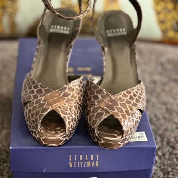 Stuart Weitzman mushroom snake printed platform peep toe shoes. - Picture 3 of 7